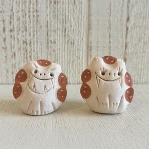 [やちむん・焼き物]にんまりサー 手のひらサイズの陶器シーサー
