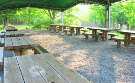 [利用期間:5/1〜10/31]鰺ヶ沢キャンピングパーク・バーベキュー施設利用券(4人用テーブル)※宿泊者以外は別途入村料がかかります