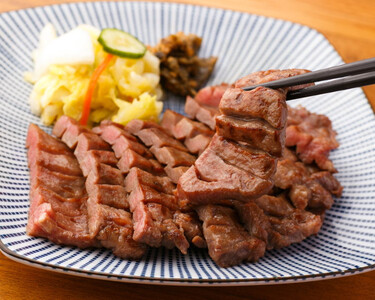 やまなか家 厳選!厚切り牛たん1kg(K6-028)肉厚 焼き肉 BBQ 贈答 年末年始 クリスマス 父の日 母の日 敬老の日 ご褒美 岩手県 北上市 H0141 (KYフーズ)牛タン 牛たん 牛タン 