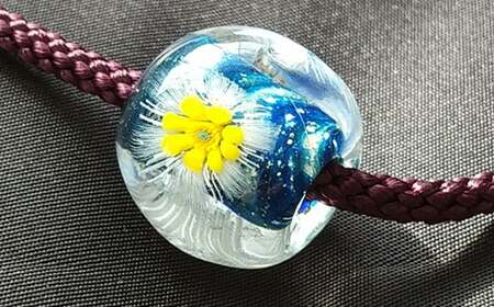 [ 南部花とんぼ玉 ] ひも付き ( 宙花 )/ とんぼ玉 アクセサリー ネックレス 一つだけ オンリーワン 蜻蛉玉 ガラス細工 工芸品 和装 プレゼント ギフト 贈り物 誕生日 和服 かわいい 可愛い おしゃれ ファッション雑貨 キレイ きれい 綺麗 女性 彼女