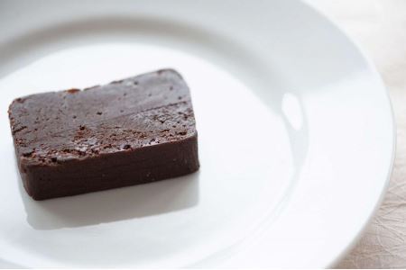 カカオ分70%のチョコレートと発酵バターで焼き上げた濃厚ショコラテリーヌ