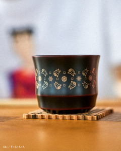 クレヨンしんちゃん 川連漆器カップ 雪柄 黒・赤セット[詩の国秋田株式会社][O16701]