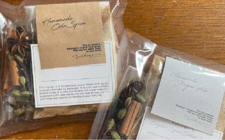 スパイスコーラ (215g×1個) ・ ジンジャーエール (207g×1個) キット スパイス屋のお家で作る 手作りドリンク 計422g (計2) / レシピ付き コーラ ジンジャエール 手作り ドリンク 飲み物 飲料 シロップ クラフト セット 北海道 北広島市 常温