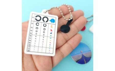 No.2821視力表のキーホルダー ナインディーnine-D