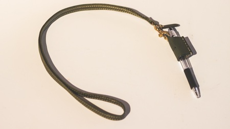 [minca]栃木レザーのネックストラップ付ペンホルダー 持ち歩きに便利 ペンホルダー+ストラップ/M/オリーブ 721