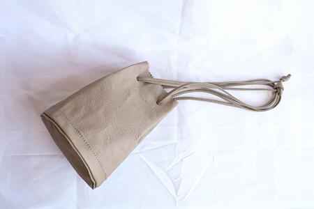 [レザー巾着]Drawstring bag カラー:Greige
