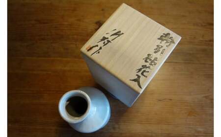 粉引砧花入