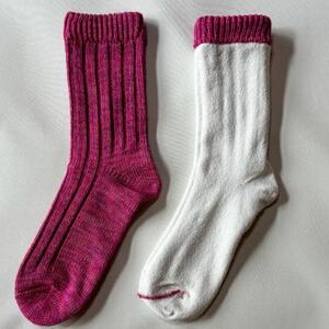 [ezu]hietori kutsushita/マゼンタ◆シルク×コットンの二重構造靴下