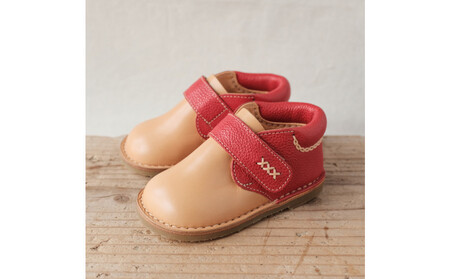 柔らかく履かせやすい本革製ベビーシューズ　赤