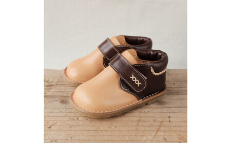 柔らかく履かせやすい本革製ベビーシューズ　焦茶
