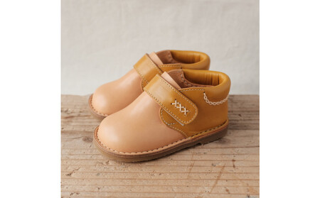 柔らかく履かせやすい本革製ベビーシューズ マスタード