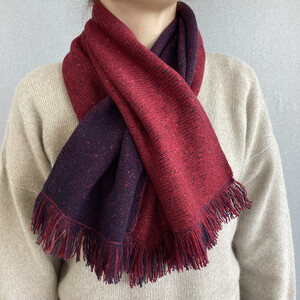 紡績会社の編立て職人によるカシミヤ100%フリンジミニマフラー(チェリー×ネイビー)