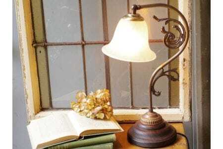 職人が1つ1つ丁寧に手作り！アンティーク調テーブルランプＣ