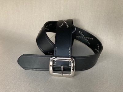 [革製品・職人手作り]43mmスタッズベルト(L110)