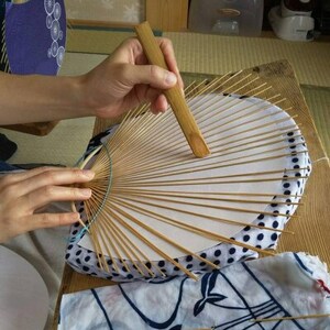 日本三大うちわ「房州うちわ」大型2本組セット 友禅千代紙 絵柄は職人おまかせ