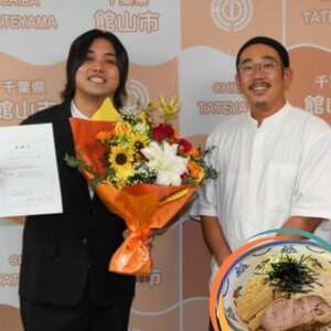 [ふるさと大使就任記念]黒潮拉麺×とみビデオ まかない油そば 3食入 限定特別パッケージ[配送不可地域:離島]