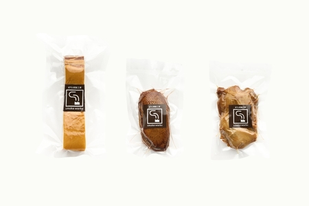 [自家製]こだわり燻製肉の3種セット(スモークベーコン・スモーク鴨・スモークチキン)冷凍 チルド 燻製 惣菜 グルメ 晩酌 おつまみ セット 家飲み 豚肉 鶏肉 鴨肉 ギフト 贈答 贈り物 ご褒美_0093-001-se6