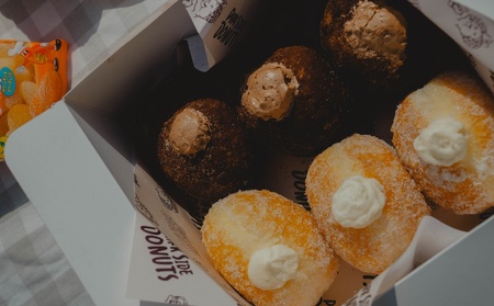 ＼王様のブランチで紹介されました/PARK SIDE DONUTS(パークサイドドーナツ)チーズ&チョコ 6個BOX[スイーツ ドーナッツ おやつ デザート お菓子 お土産 おみやげ ご褒美 贅沢 ギフト プレゼント 贈り物 取り寄せ]_0007-005-se8