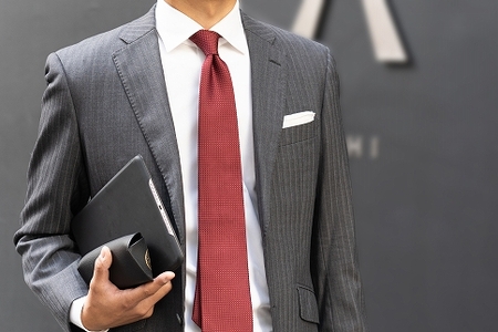 【受注生産】匠の技術で織り上げるシルク１００％のソリッドネクタイ(ワインレッド)