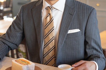 【受注生産】匠の技術で織り上げるシルク１００％のチェックネクタイ（シャンパンゴールド）