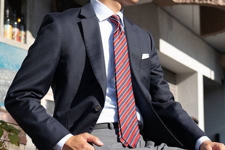 [受注生産]匠の技術で織り上げるシルク100%のテクスチャーストライプネクタイ(レッド×ネイビー)