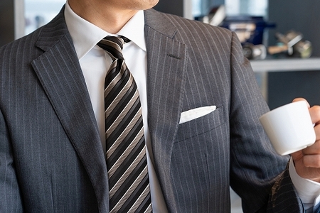 [受注生産]匠の技術で織り上げるシルク100%のテクスチャーストライプネクタイ(モノトーン)