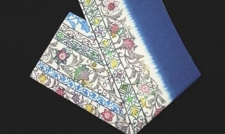 職人が丹精込めて染めあげた世界で一つだけの「手差し型染め 半幅帯」(唐草柄・青系)