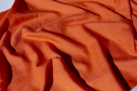 (オレンジ)[現代の名工作]上品な光沢の華やかなシルクウールストール