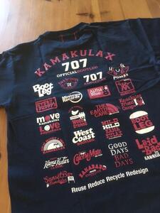 鎌倉ブランドの老舗「KAMAKULAX」の定番オリジナルALL LOGO Tシャツ[ネイビー]XLサイズ