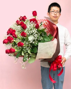 [記念日に届くお花シリーズ]赤バラの花束 21本「あなただけに尽くします」