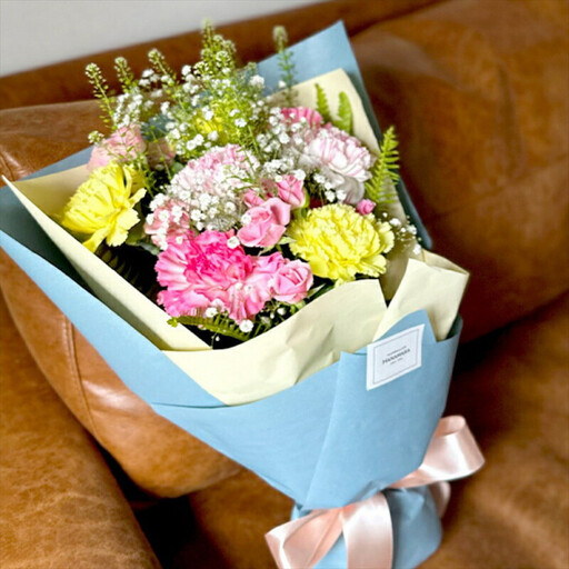 [母の日限定]カーネーションのブーケ[出荷時期:2026年5月6日〜5月9日]