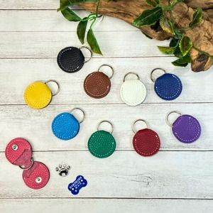 [イタリアンレザー]本革犬鑑札ケース(丸型) 牛革 イタリアンレザー シュリンクレザー 本革 ピンク