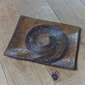 [長方皿] うずまき模様 長角皿 魚皿 イラボ釉 わさびや、ニンニクのすりおろしができる!