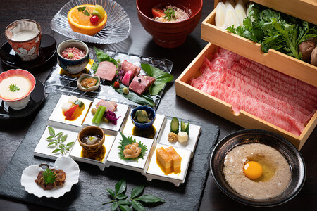 [箱根町ふるさと納税限定]自家製フルーツスカッシュ付!川床席で食べる極上牛なべ おススメ 「右近コース」2名様分