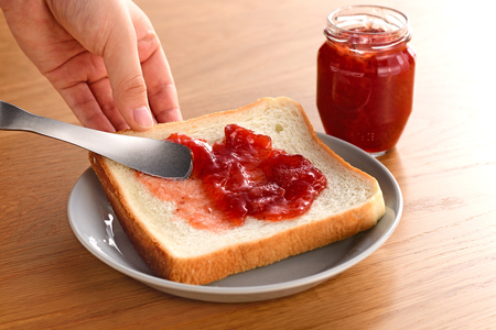 テーブルを汚さないジャムヘラスプーン