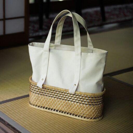 ふたえ籠サイズLホワイト（竹籠フレーム帆布バッグ）工芸品 伝統 バッグ かばん 帆布 かご 籠 かごバッグ 新潟県 阿賀野市 2X02125W