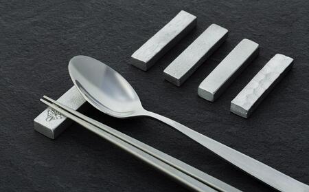 モダンなアルミ鋳物のカトラリーレスト（KAMAHACHI bar S 5本セット）