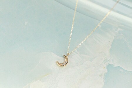 [K18イエローゴールド ダイヤモンドネックレス]三日月デザインネックレス/