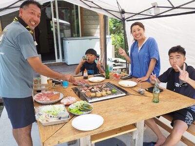 ジビエ BBQ 体験 チケット 1名様分 山梨県 早川町 本流堂 バーベキュー 山の幸 自然体験 手ぶら 絶景 ファミリー キャンプ風 地元野菜 川魚 アウトドア アクティビティ 無添加 天然食材 食育 子連れ 親子