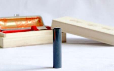 ブルータイガーアイ印鑑13.5mm開運吉相印 甲州印伝ケース・桐箱付 ブルータイガーアイ 青虎目石 ハンコ 判子 印鑑 実印 オーダーメイド 山梨県 身延町