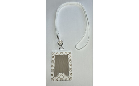 白い甲州印伝「URUSHINASHIKA」パスケース（リール付き）1個