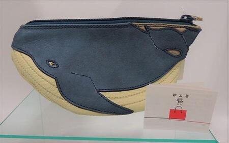 「鞄工房　香」くじらのポーチ ブルー