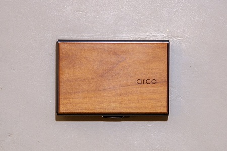 [スモークメイプル] arca カードケース 全6種 [85-02SM]/カード入れ スキミング・磁気防止機能付 天然木 シンプル ギフト 祝い