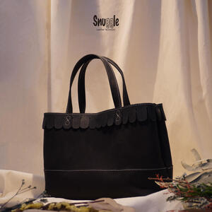 [4色展開]ラッフルトート(L)革小物 ハンドメイド 手縫い 一点物 カバン トートバッグ レザートート スナッグルレザー 枯葉