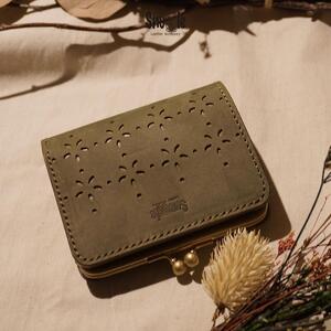 [4色展開]がま口ショートウォレット カットアウト 革小物 ハンドメイド 手縫い 一点物 財布 スナッグルレザー 枯葉