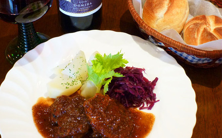 豚肉と信州りんごの黒ビール煮とドイツパンのセット（4人用） 加工食品 ドイツ料理 