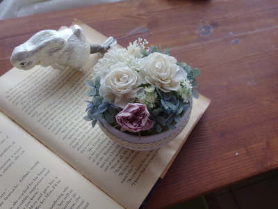 ソラフラワーの小さなアレンジ | 雑貨 日用品 インテリア ギフト 花 苗木 プリザーブドフラワー アロマストーン ローズ アジサイ カスミソウ スターフラワー ポアプランツ アロマオイル 長野県 松川村 信州 誕生日 記念日 お祝い 結婚