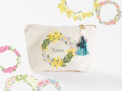 【名入れオーダー】ブルミア　誕生花が咲き続けるポーチ　Mサイズ　チャーム付き