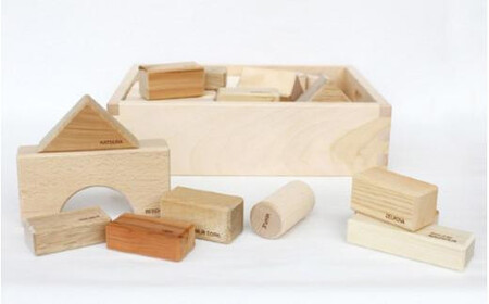 [オークヴィレッジ]国産材使用で無塗装 木のおもちゃ 英語入り | ギフトラッピング対応 積み木 寄木の積木 知育玩具 出産祝い お誕生日 赤ちゃん オークヴィレッジ AH068VC13