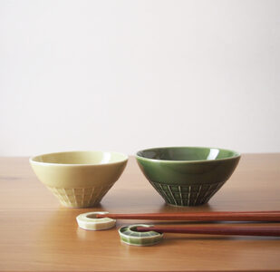 [美濃焼] miyama. ごはん茶碗 M・L はしおき付 グリーン 瑞浪市 / ミヤマプランニング 食器 茶碗 箸置き [AZCM069]